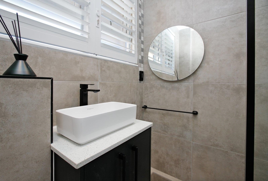 2 Bedroom Property for Sale in Wynberg Upper Western Cape